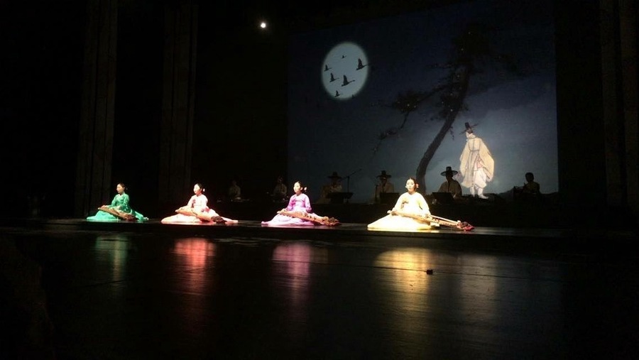 광주문화재단 전통문화관(동구 운림동)16일 오후 3시 서석당에서 공연예술단체 ‘공∞(무한대)’를 초청해 ‘불어라, 어기여차 불어라’를 무대에 올린다.광주문화재단 제공