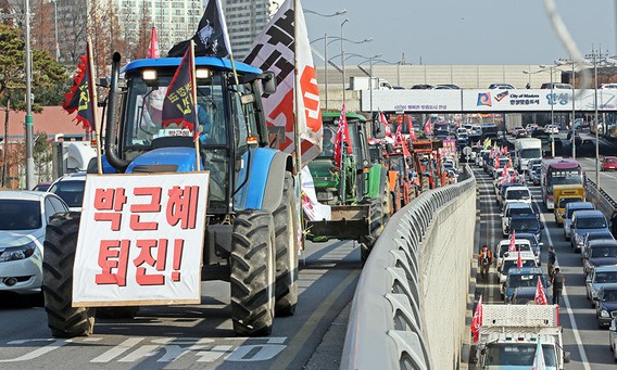 경찰, “농민단체 트랙터 차단은 집회자유 침해” 인권위 권고 수용