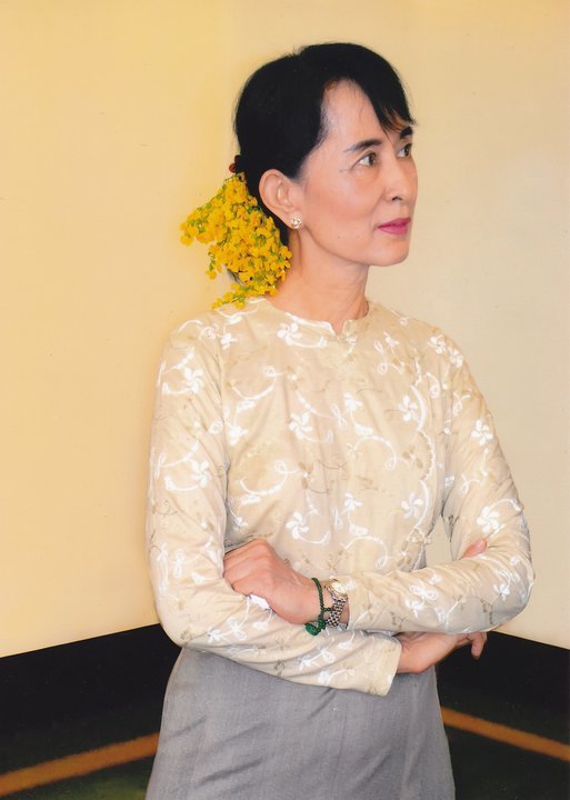 광주인권상 수상자인 미얀마 실권자 아웅산 수치가 최근 로힝야족 탄압에 침묵하자 광주인권상을 박탈해야 한다는 지적이 나오고 있다. <한겨레> 자료사진