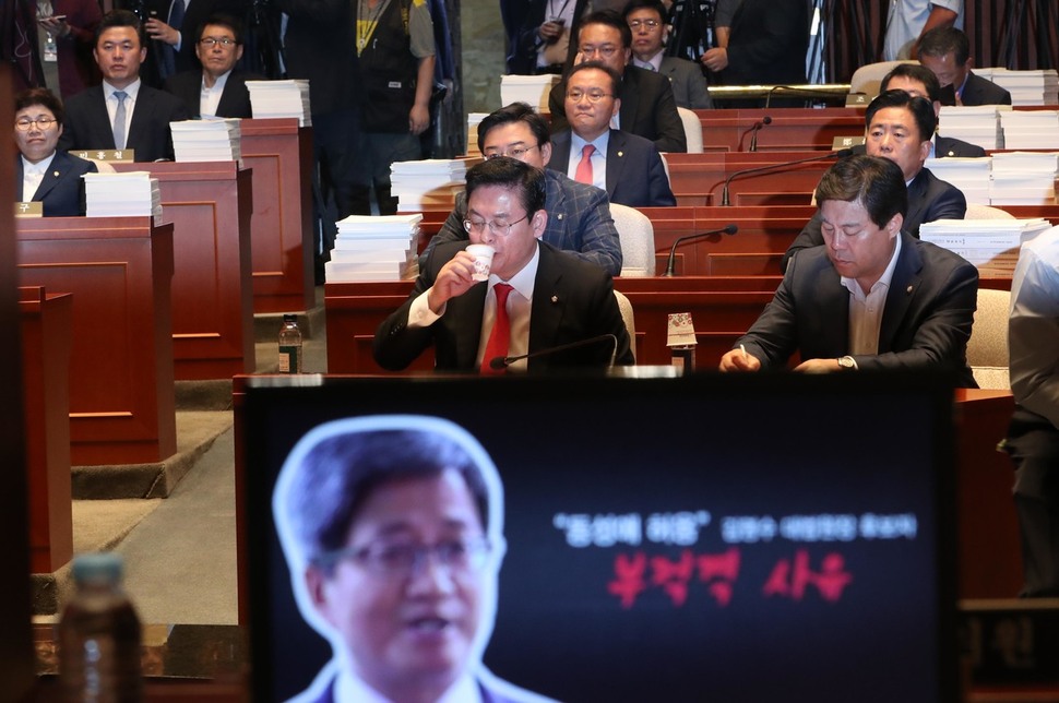 자유한국당은 20일 오전 국회에서 의원총회를 열어 김명수 대법원장 후보자 임명동의안 표결을 하루 앞두고 '인준 반대'를 당론으로 확정했다.강창광 기자 chang@hani.co.kr