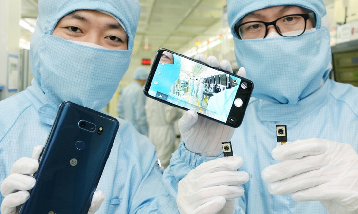 LG V30 카메라 생산라인, 품질관리 첫 단계는 ‘먼지와의 전쟁’ 
