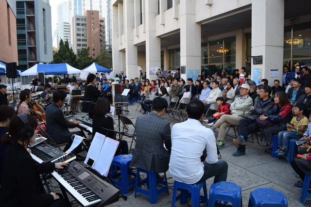 지난해 열린 생명평화마당의 ‘작은교회 박람회’.  올해는 ‘작은교회 한마당’으로 이름을 바꿔 역대 최대 규모의 잔치를 연다.  생명평화마당 제공