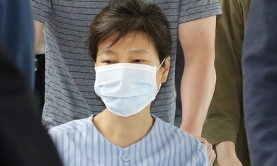 [단독] 박근혜, 병원에 진단서 요청…추가 영장발부 저지용 카드?