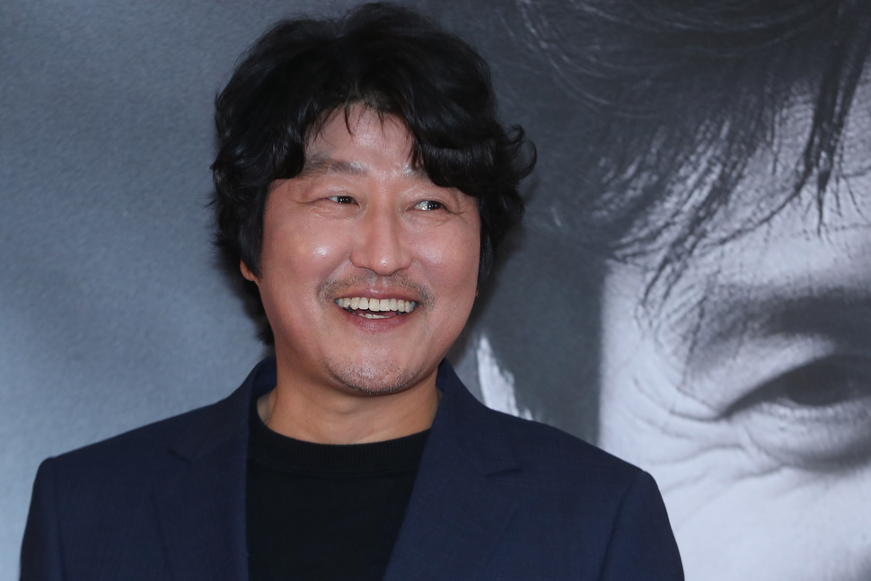 다음 중 배우 송강호가 영화 속에서 맡은 직업이 아닌 것은?