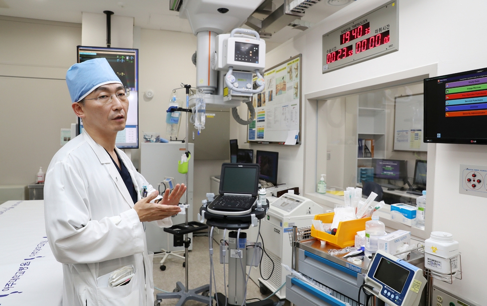 이국종 센터장이 꿈꿨던 건, 한국에도 세계 수준에 맞는 외상외과 시스템을 만드는 일이었다. 하지만 현실은 녹록지 않았다. 수원/강재훈 선임기자 khan@hani.co.kr