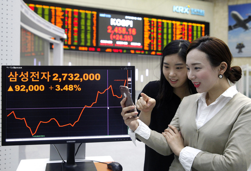 11일 외국인 순매수 1위에 오른 삼성전자 주가가 270만원을 돌파하며 사상 최고치를 다시 썼다. 한국거래소 제공