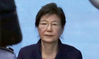 [한겨레 사설] 국민과 법치주의 모독한 박근혜씨의 정치보복론