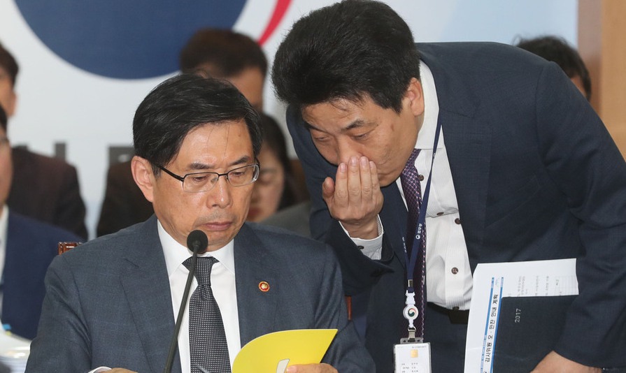 박상기 법무부 장관 “MB, 수사 대상에서 제외되지 않을 것”