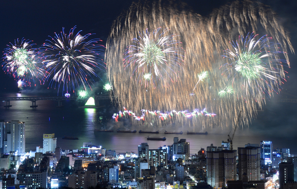지난해 열린 12회 부산불꽃축제. 부산시 제공
