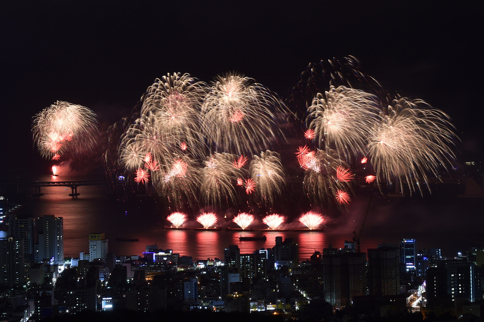 지난해 열린 12회 부산불꽃축제. 부산시 제공