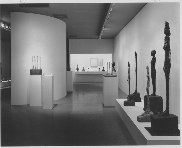 1965년 뉴욕현대미술관(MOMA)에서 열린 자코메티의 생전 마지막 전시회. 김병기는 상파울루 비엔날레를 마치고 뉴욕으로 돌아와 이 전시회에서 자코메티를 만났다.