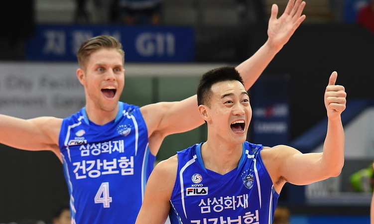 세터 황동일의 ‘재발견’…남자배구 삼성화재 2연승