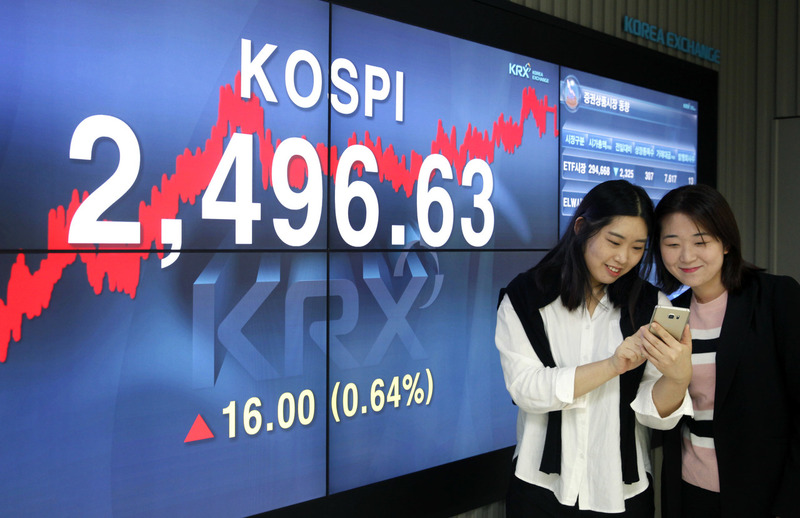지난 27일 코스피는 0.64% 올라 2500 돌파를 예고했다. 한국거래소 제공