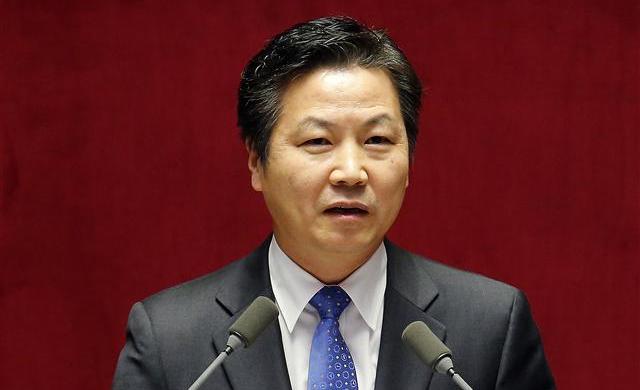 홍종학 중소벤처기업부 장관 후보자가 19대 국회의원 시절 국회 본회의에서 발언하고 있다. 한겨레 자료사진