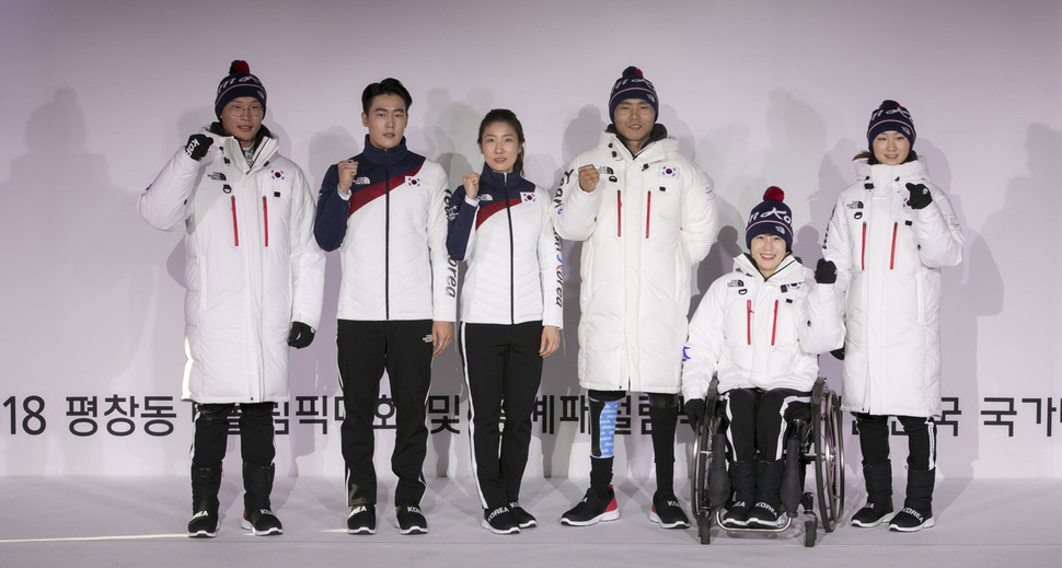 2018 평창겨울올림픽 G-100 미디어데이 행사가 열린 31일 오후 서울 태릉선수촌 챔피언하우스에서 대한민국 선수단복 시연회가 진행되고 있다. 김성광 기자 flysg2@hani.co.kr
