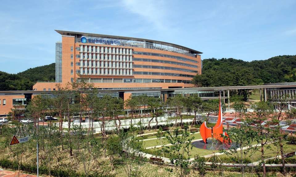 동남권원자력의학원, 임상시험 문제 제기 의사 부당해고 논란
