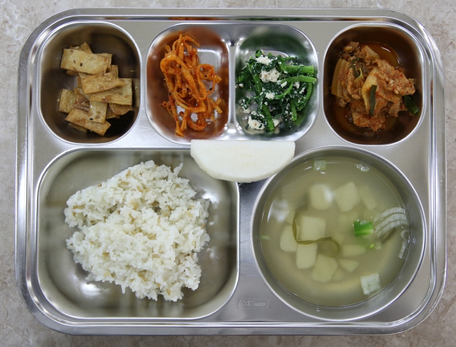 서울 한 초등학교 무상급식 차림