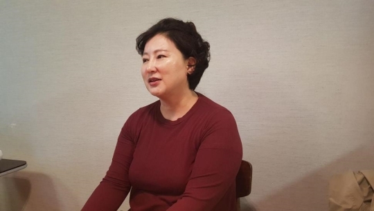 지난 10월 1일 <한겨레>는 서울 중구 한 오피스텔에서 가수 고 김광석씨의 부인 서해순씨를 만났다. 서씨는 당시 인터뷰를 통해 “이 모든 게 돈 때문이다. 2005년 저작권 소송 때 피고에 나뿐 아니라 딸 서연이 이름까지 올랐다”며 “더는 김광석씨 일에 관여하고 싶지 않다”고 말했다. 사진 김양진 기자.