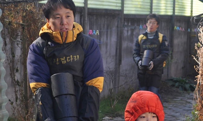 꽁꽁 얼어붙은 기부…연탄 후원 대폭 감소