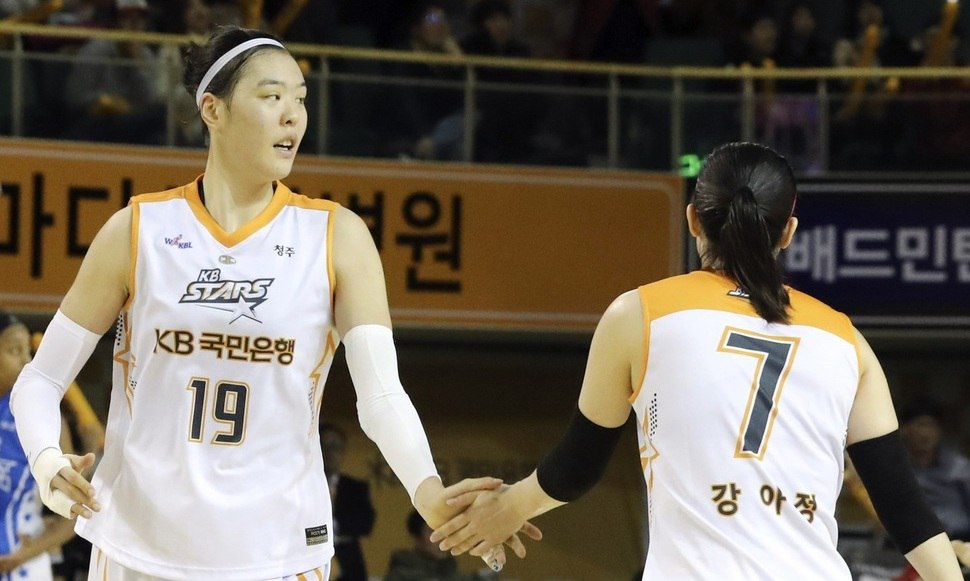 여자농구 국민은행 1위 질주