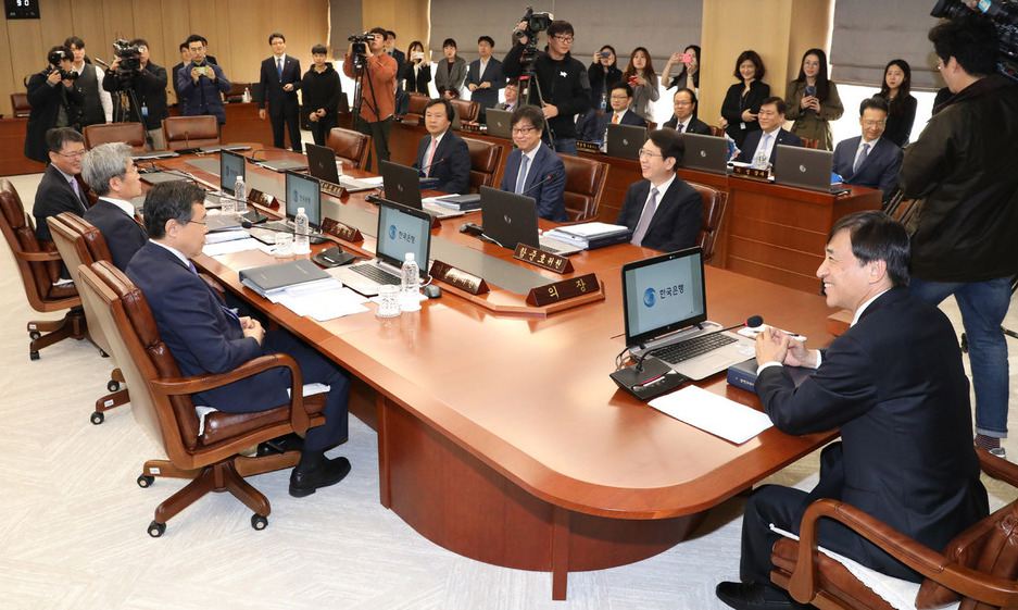 [한겨레 사설] 한국은행의 ‘기준금리 인상’, 더 늦출 이유 없다 