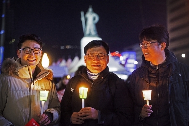 왼쪽부터 현덕수·조승호·노종면 기자. 이들은 2008년 ‘낙하산’ 사장 반대 투쟁을 하다 해직됐으며, 9년이 지난 올해 5월 노사 협의로 복직했다. 와이티엔 노조 제공