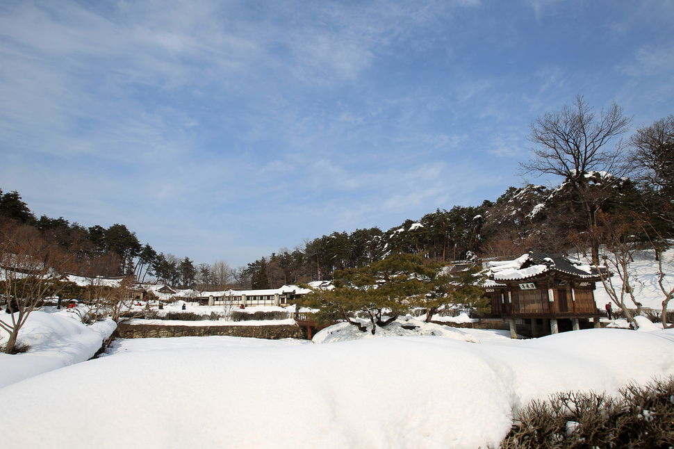 선교장 설경. 강릉시청 제공