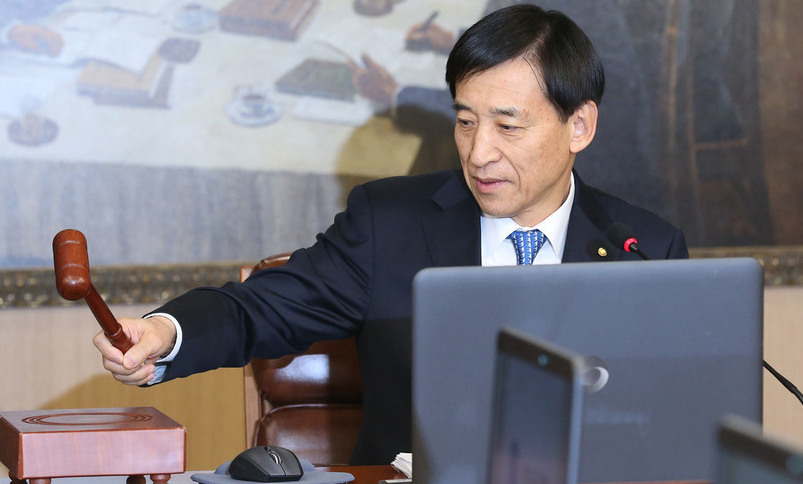 [한겨레 사설] ‘금리 정상화’의 험한 여정이 시작됐다