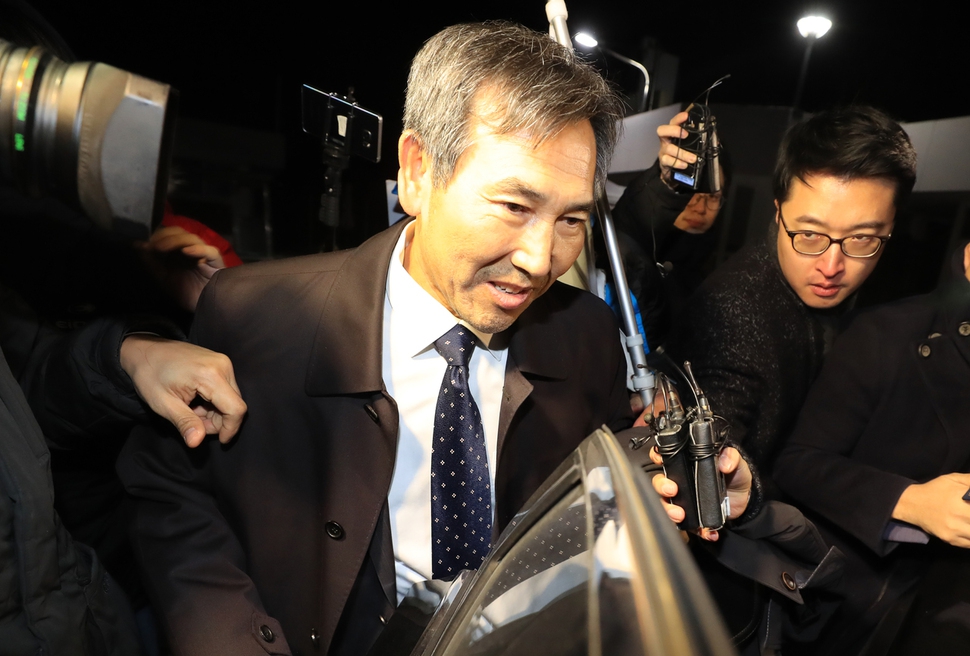 구속적부심에서 석방이 결정된 임관빈 전 국방부 정책실장이 25일 오전 경기 의왕시 서울구치소에서 나와 차량으로 향하고 있다. 연합뉴스