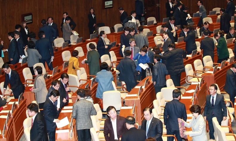 [한겨레 사설] 또 ‘법정시한’ 넘긴 예산안, 여야 정치력 발휘하라  