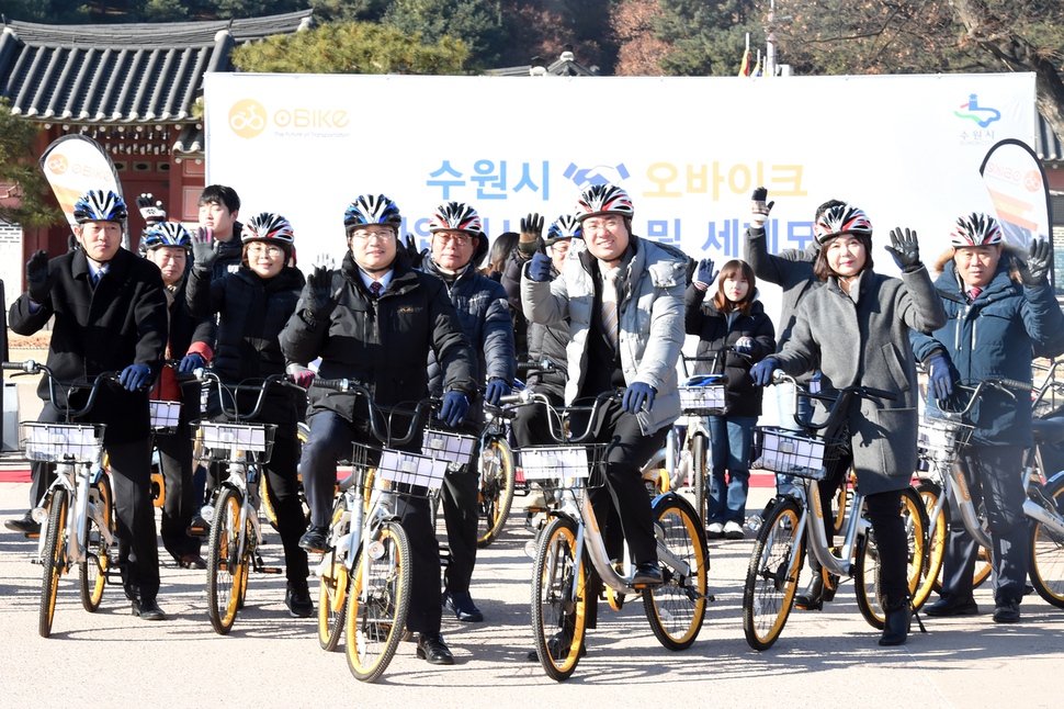 수원시가 12일 전국 처음으로 사물인터넷 기술을 접목한 무인대여 자전거 서비스에 나섰다.