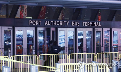 맨해튼 버스터미널 ‘포트 오쏘리티’(Port Authority). EPA=연합뉴스