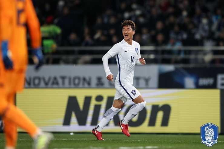 한국의 미드필더 정우영. 대한축구협회 제공