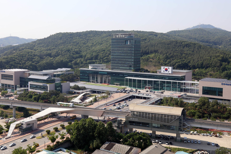 경기 용인시에서 내년부터 고교 3학년에 대해 학교 급식비 지원이 시행된다. 사진은 용인시청 모습.