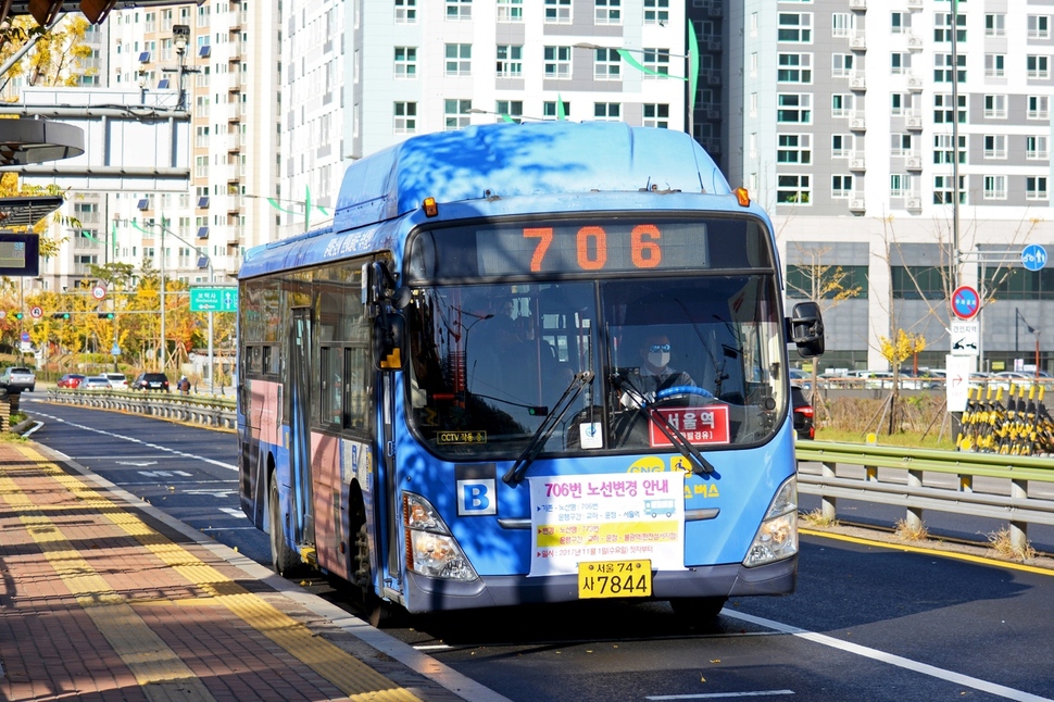 경기도와 서울을 오가는 706번 서울 시내버스. 경기도 제공