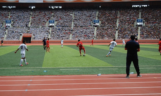 남북 축구 교류 재개…2년 만에 중국 쿤밍서 청소년 대회 개막