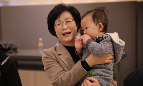 “저출산, 국가 주도 벗어나 사람 중심 정책으로 전환”