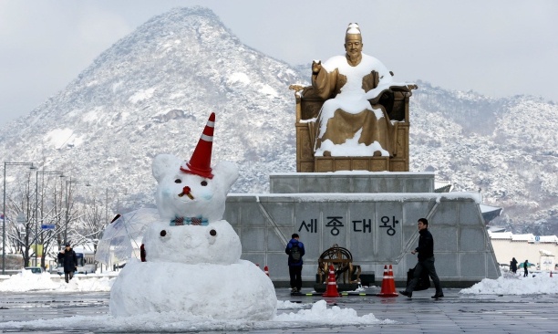 내일 퇴근길에 눈 많이 온대요…우산·모자 챙기세요
