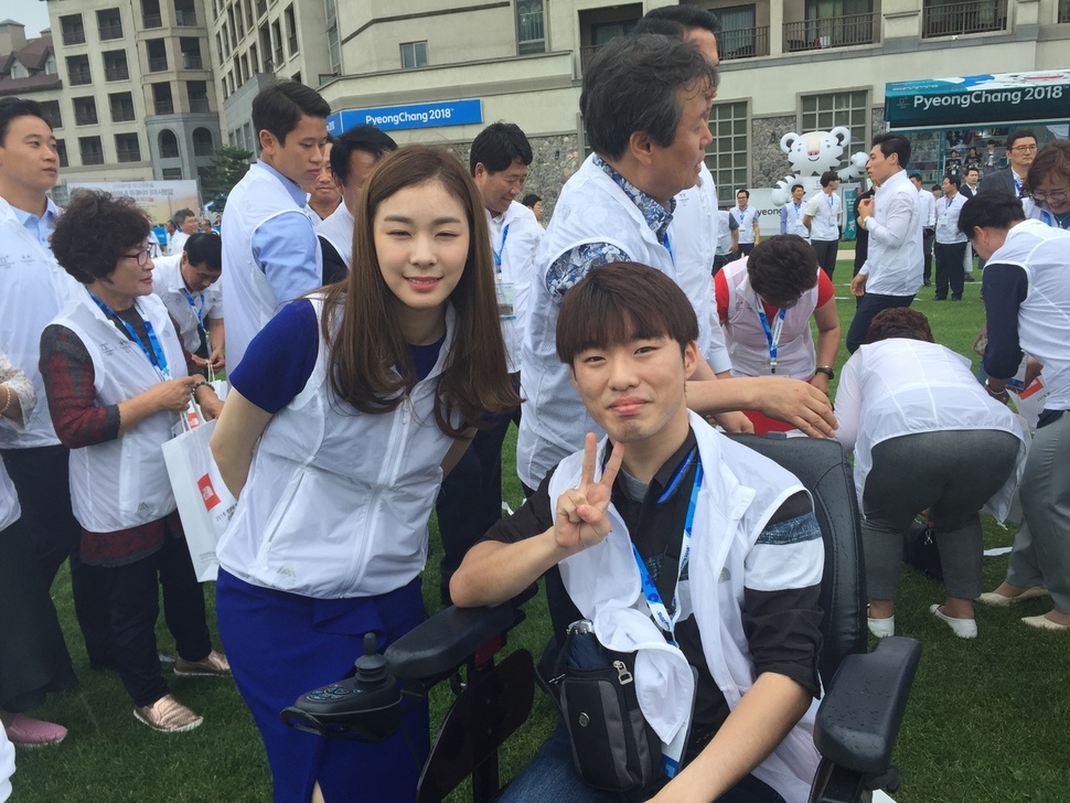 평창올림픽 홍보대사 김연아와 함께 찰칵.  권현우씨 제공