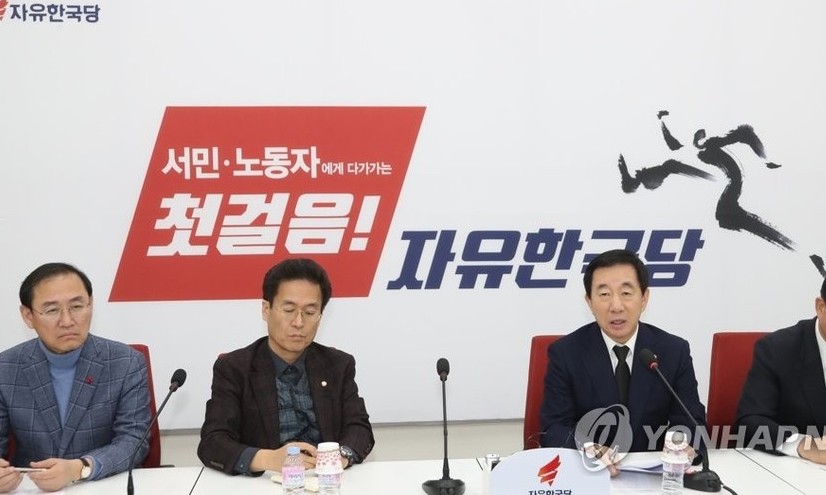 [한겨레 사설] 한국당, 결국 ‘최경환·이우현 방탄국회’ 열자는 건가