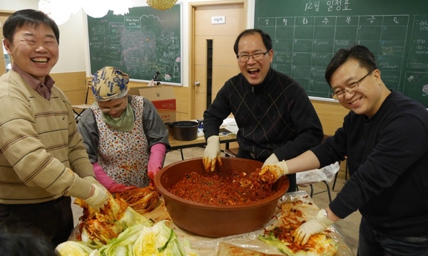 미약한 교회 셋이 모여 마을 행복 엮는 동아줄