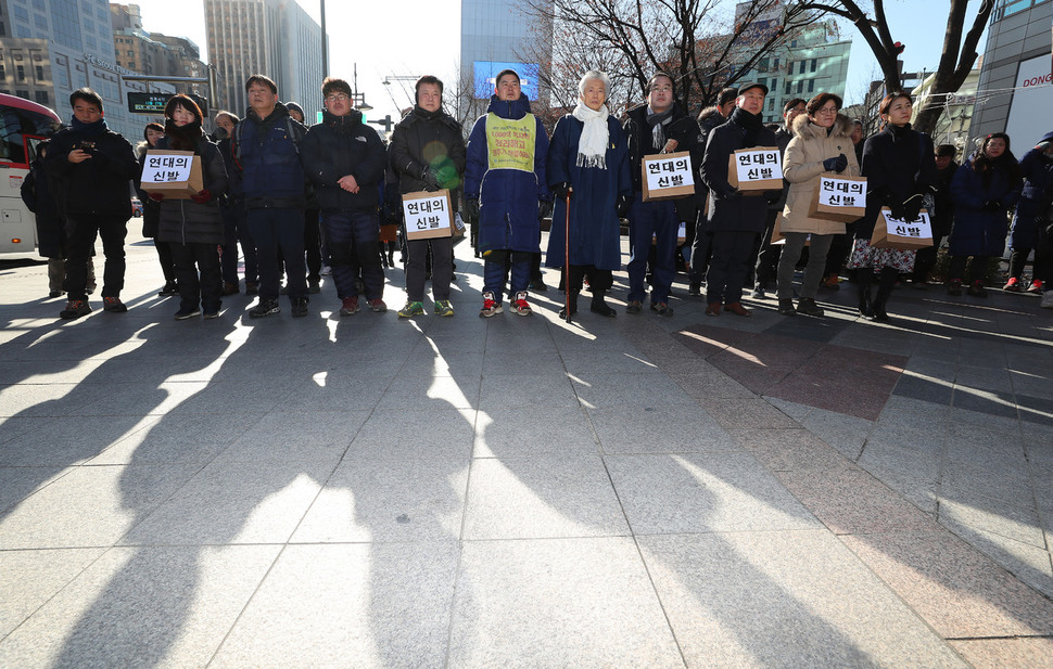 27일 오전 서울 중구 동화면세점 앞에서 하이디스 정리해고 1000일을 맞아 열린 ‘연대의 날’ 기자회견이 열리고 있다. 신소영 기자