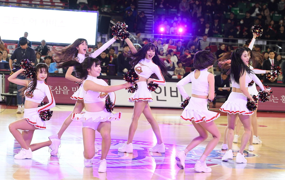 치어리더 공연. 사진 한국농구연맹(KBL) 제공