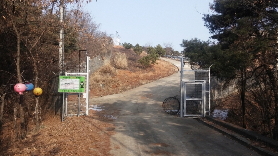 경기도 고양시 견달산 능선의 군사시설 안에 고양누리길 통행로가 최근 조성돼 시민들에게 개방됐다. 고양시 제공