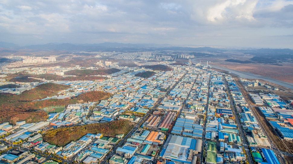 경기 안산시 옛 반월·시화공단 모습. 안산시는 제조업체가 많을수록 지역안전에 위험을 준다는 행안부의 지역안전지수 평가 방식은 노동자를 예비범죄자로 취급하는 것이라며 개선을 요구하고 있다.