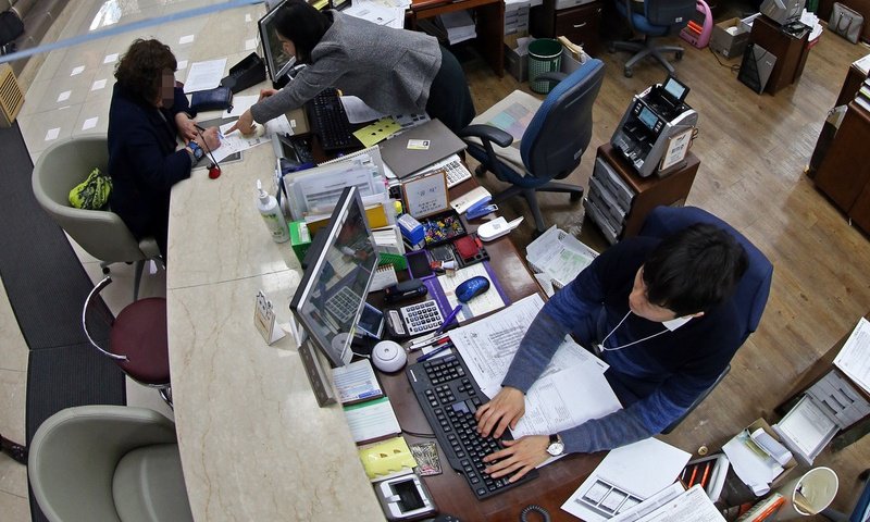 금융당국 경고 뒤 신한은행 올렸던 가산금리 원위치