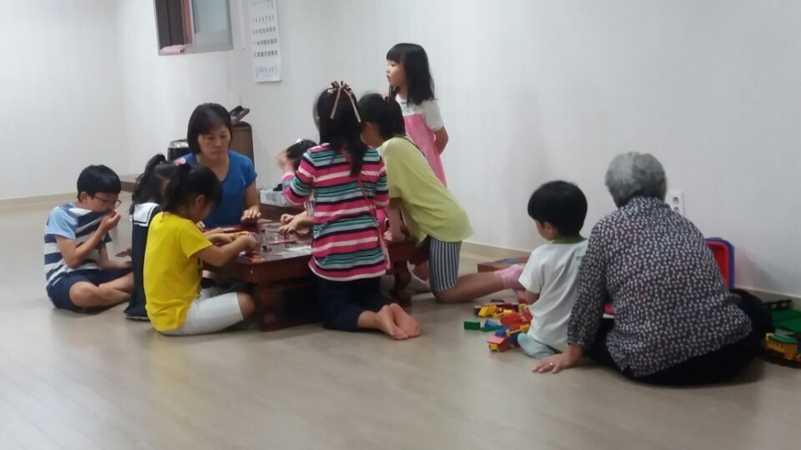 광주시 북구 신용동 제일풍경채 아파트 경로당에서 아이들이 놀고 있다.입주자대표회 제공