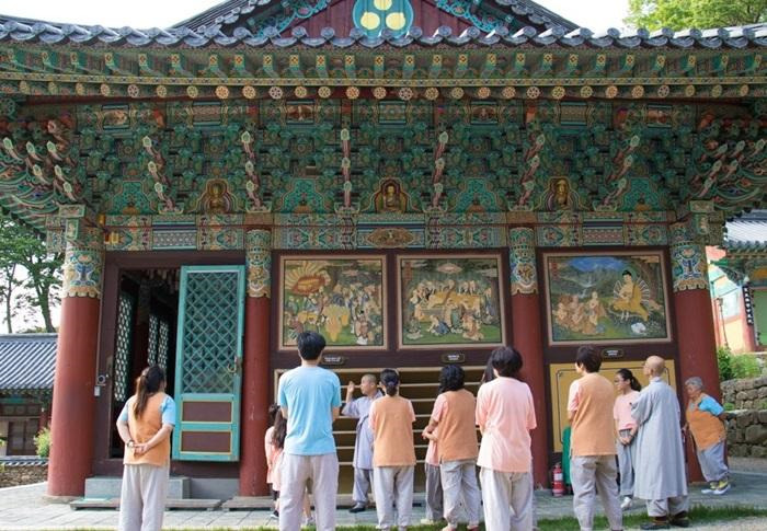 무등산 아래 증심사는 절에 머무르며 휴식을 취할 수 있는 템플 스테이 프로그램을 진행하고 있다. 증심사 제공