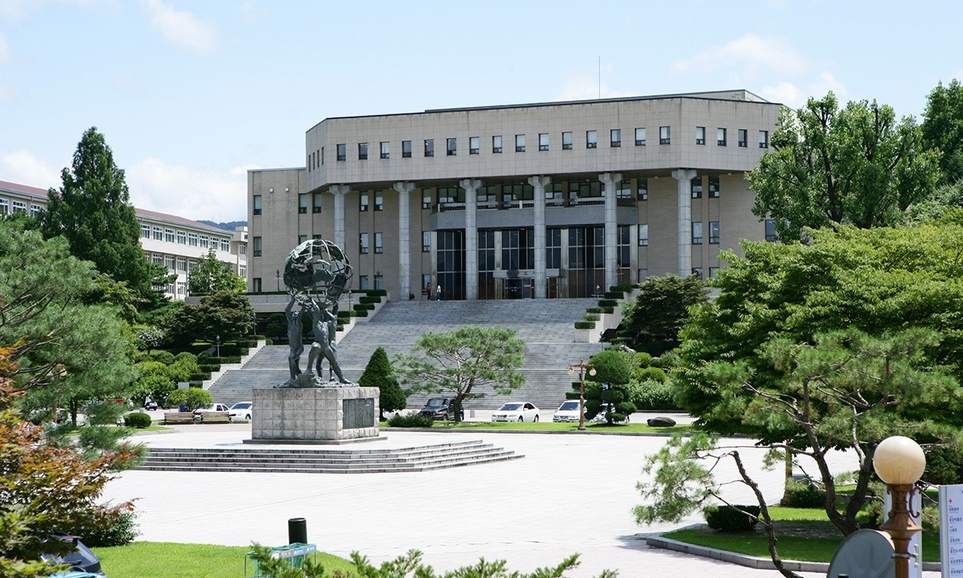강원대 취업률 1위로 회생