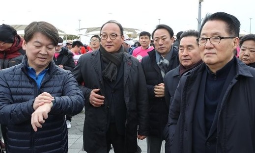 [한겨레 사설] 국민의당, 결별 불가피하면 ‘깨끗한 이별’ 택하라